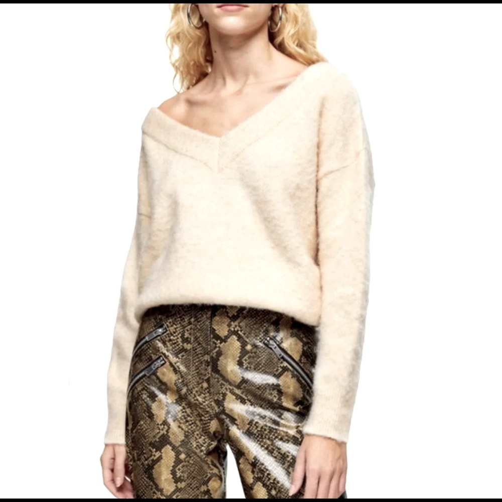 Top Shop Bardot Vneck sweater Size Large NWOT